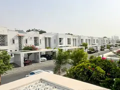 Corner Unit | Single Row | Vacant | Huge Garden