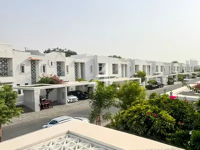 Corner Unit | Single Row | Vacant | Huge Garden