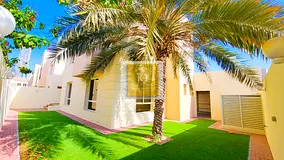 Stunning 3 BR+ Maid!! Garden!! Pool &amp; GYM!! Near City Walk!!