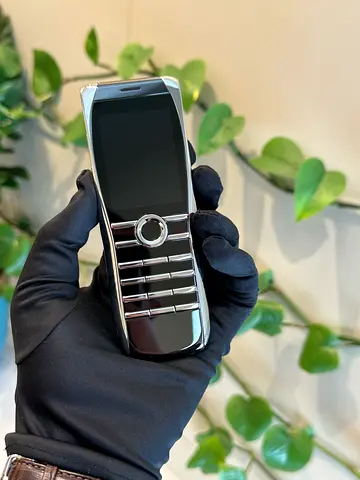 XOR Mobile phone