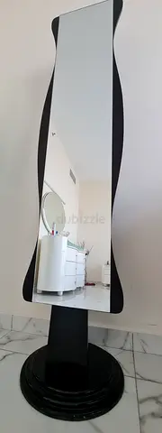 Full-Length Freestanding Wavy Frame Mirror on Pedestal - Black