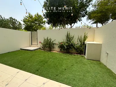 3BR+M TH | Steps to Pool & Park | Camelia 1 AR2 | Vacant