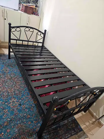 Single metal bed frame in good condition - black