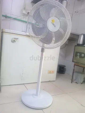 White standing pedestal fan - used, working