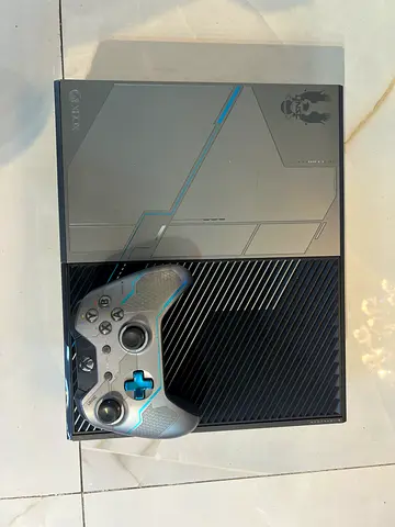Xbox One halo Limited Edition Console with Controller - Good Condition
