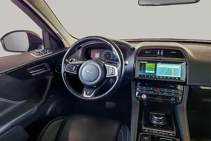 صورة مصغرة 10 لـ 2018 Jaguar F-PACE