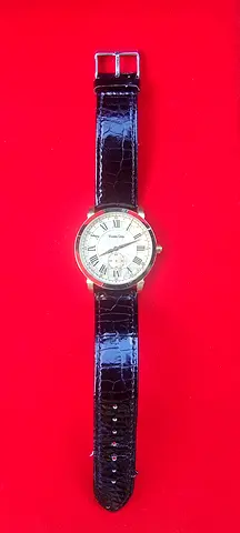 Classic Gold-Tone Mens Dress Watch with Black Leather Strap