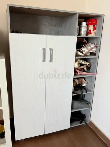 Shoe cabinet