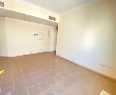 شقة للإيجار السنوي – القليعة 🏡 غرفة وصالة 💰 الإيجار السنوي: 28,000 درهم 📄 شامل تصديق العقد 💳 الدفع: حتى 4 دفعات 🛡️ التأمين: 2,000 درهم (كاش)
