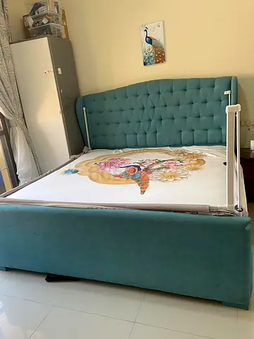 Teal Upholstered Queen Bed with Tufted Headboard 200 x 200 cms