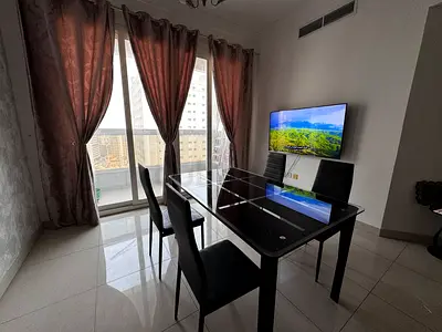 Tempered Glass Dining Table with 4 Chairs طاولة مع كراسي