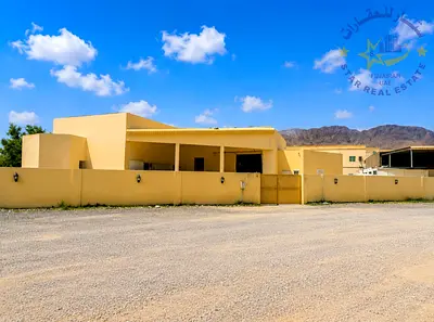 للبيع – أرض صناعيه ومستودعات – الحيل الصناعية – الفجيرة