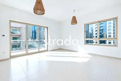 Bright corner unit | Vacant | Chiller free