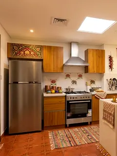 Available! Master Bedroom attachd bath behind metro!