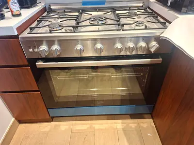 Beko 90x60cm Free standing Gas Cooker, full safety with 5 High Efficiency Gas Burner(1 Wok), Cast ir