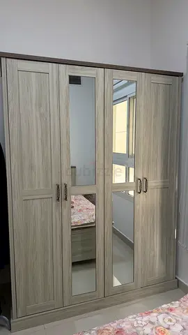4-Door Mirrored Wardrobe in Light Oak - Good Condition