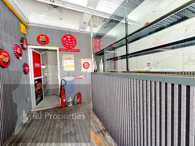 Hot OFFER LUXURY shop with gas connection ready to move very prime location only jest 45k