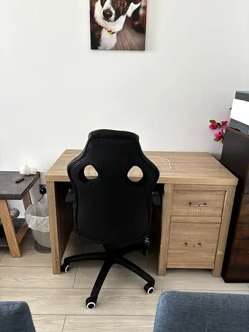 Black ergonomic gaming/office chair with wheels - good condition