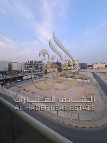 غرفة وصالة | الجادة | على الشارع الرئيسي | بلكونة كبيرة | تكييف وغاز مركزي | للعائلات فقط | قريب من جميع الخدمات.
