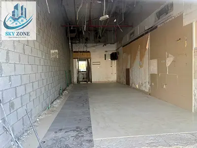 LUXURIOUS AND SPACIOUS / SHOP / PRIME LOCATION / 230K / FRONT OF THE ROAD .