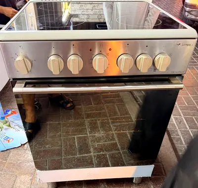 Bompani electric cooker 60cm 4 burners neat and clean