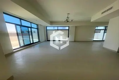 4 BR Corner | Single Row | Near Amenities