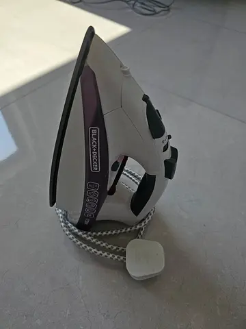 Black+Decker Steam Iron in Good Working Condition