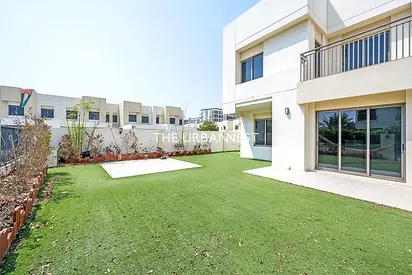 Single Row | Corner Unit | Prime Location