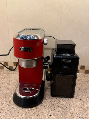 Unique Offer!!De’Longhi coffee machine and coffee grinder