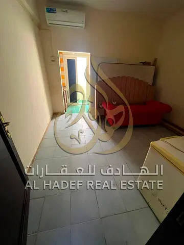 استوديو للإيجار بالناصرية خلف إسطنبول، بلكونة، مطبخ منفصل، جاهز للسكن، الإيجار 15,000 درهم، 4 دفعات، التأمين شيك.