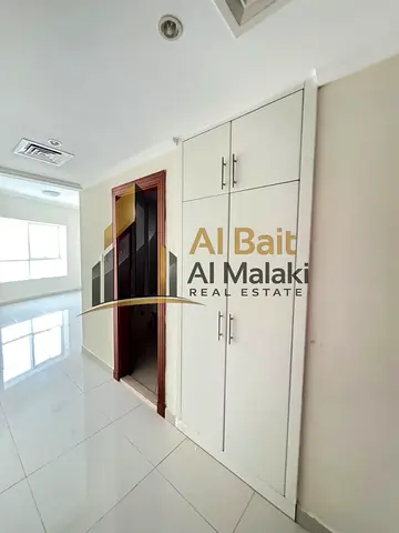 شقة غرفتين ماستر للإيجار السنوي في التعاون | 3 حمامات | موقف مجاني | تكييف مركزي
