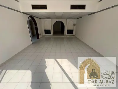 فيلا 4 غرف بمنطقة شرقان بالشارقة | بلكون | باركينج | خزائن بالحائط | حديقة خاصة | بالقرب من كورنيش الشارقة