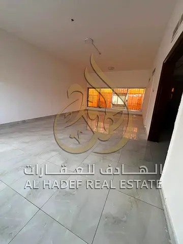 فيلا في منطقه الغافيه 3 غرف وحوش وجاردن ومجلس وصاله كبيره مع غرفه خادمه وغرفه ماستر وخزائن حائط و2 بلكونه تكييف وغاز مركزي وباركن