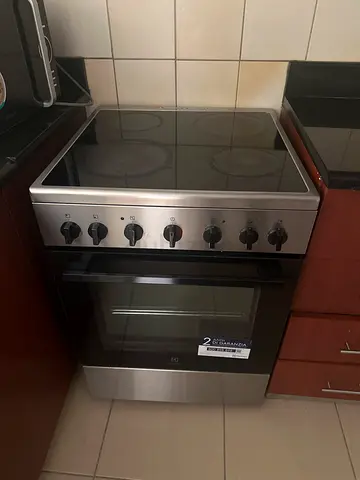 Electrolux Electric Cooker with Oven and Ceramic Hob