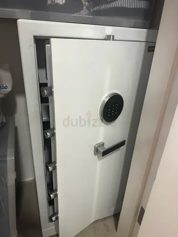 Safe 100cm x 55cm