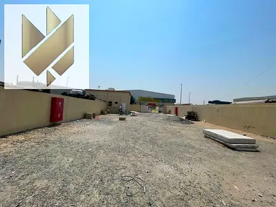 حوطة للإيجار في الصجعة بساحة مفتوحة وموقع صناعي مميز