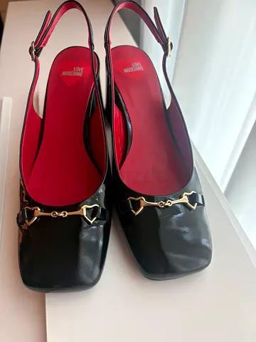 Black patent slingback heels with gold horsebit detail Love Moschino - size 39