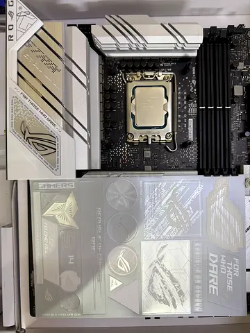 ASUS ROG Strix B760-A Gaming WiFi + Intel i7-13700K