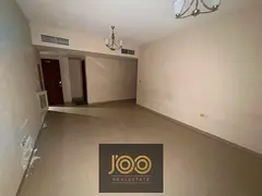 Three bedrooms and a living room Very large rooftop terrace Three bathrooms Central air conditioning