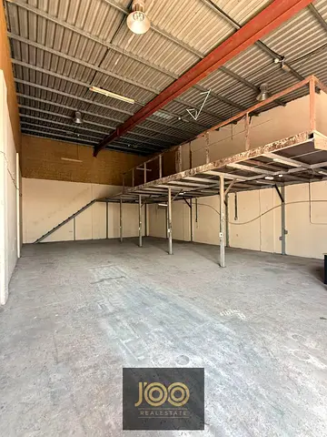 🇬🇧 Warehouse for Rent | Al Jurf Industrial, Ajman 📍 Location: Al Jurf Industrial 📐 Size: 2,200 Sq. Ft. ⚡ Power: 20 kW 💰 Annual Rent: AED 95,000