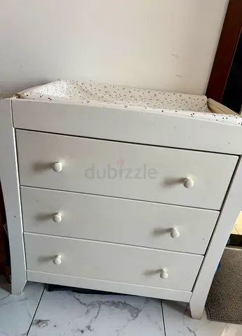 Mama and Papas Changing Table with 3 Chest Drawers