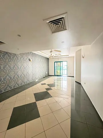 3-Bedroom Apartment for Annual Rent – Al Majaz 3 🏡 3 Bedrooms + Living Room 🛏️ 1 Master Bedroom 🚻 Guest Bathroom 🌅 2 Balconies