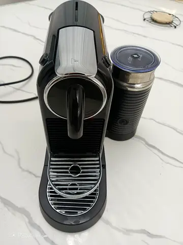 للبيع ماكينة Nespresso Citiz DeLonghi الأصلية مع Aeroccino لرغوة الحليب