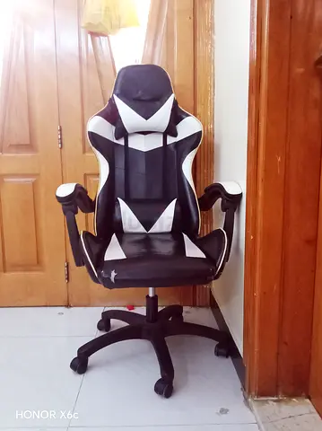 Black and White Ergonomic Gaming Chair. I can reduce price if you are interested