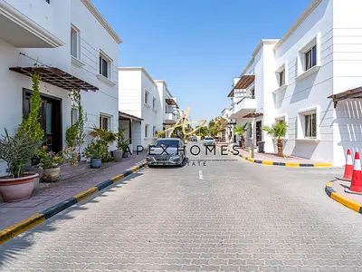 Best Location 5 BR + M Villa | Shared Pool