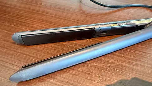 Used hair straightener / flat iron - good working condition