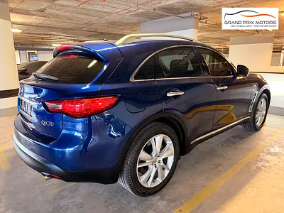 2017 Infiniti QX70 — фото 7
