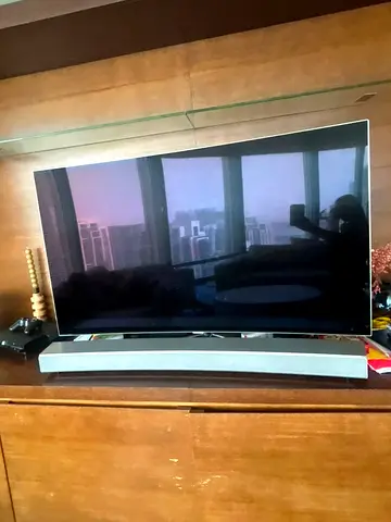 55 inch Samsung Curved LED TV with Soundbar - Good Condition