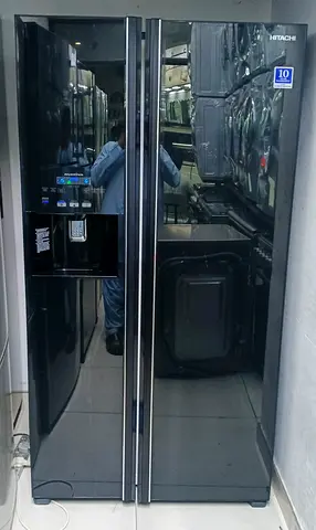 Hitachi Side-by-Side Refrigerator — Black Glass Finish, Water Dispenser ice maker good working condi
