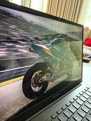 Asus Zenbook Laptop with AMD Ryzen 7 and Radeon Graphics
